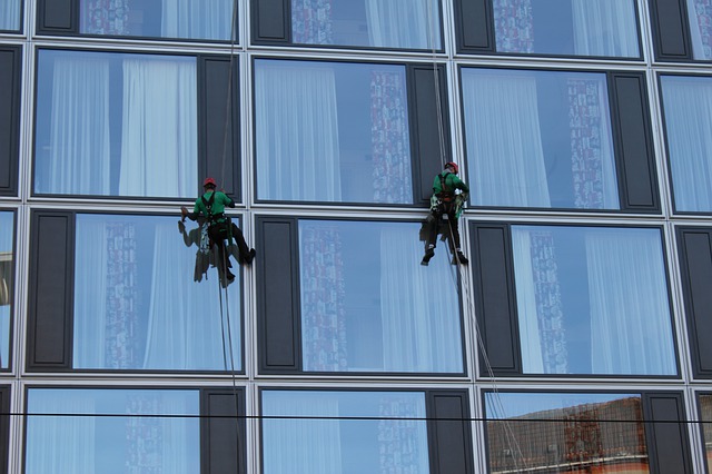 Úklidová firma v Praze vypomůže i s mytím oken